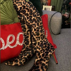Beautiful leopards stretchy boots